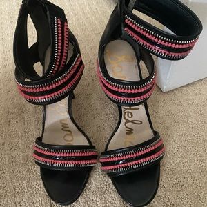 New never warn heel with cute zipper straps
